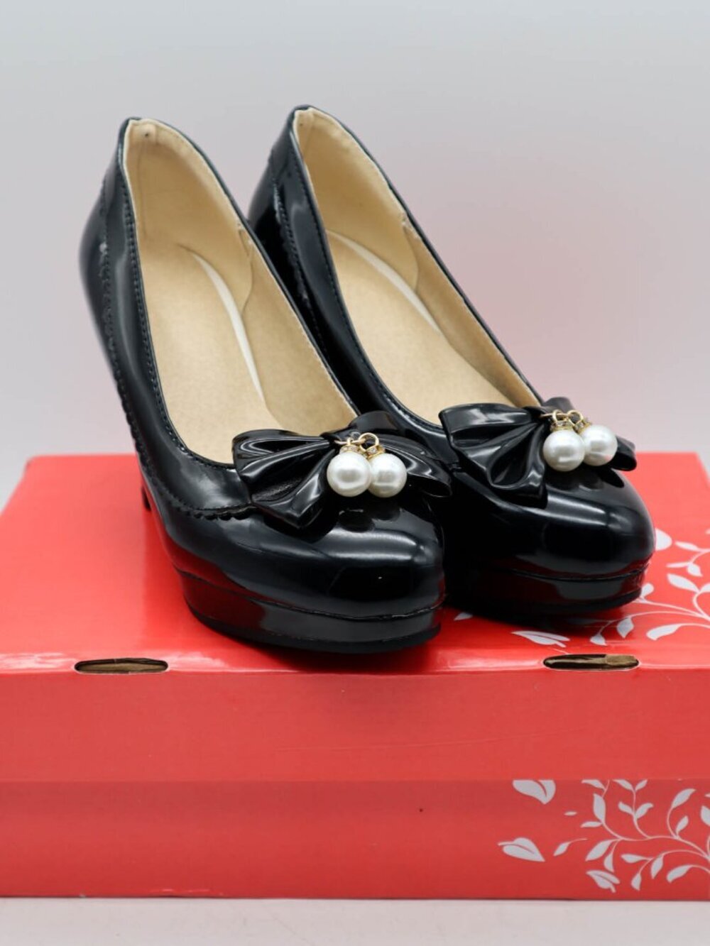 Black Patent Faux Leather High Heels Shoes Bow Pearl Detail US Sz 5